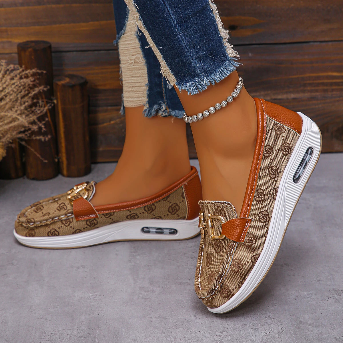 2024 New Autumn Women Trend Retro Designer Flat Shoes Women Fashionable Round Toe Metal Decoration Casual Shoes Zapatos De Mujer